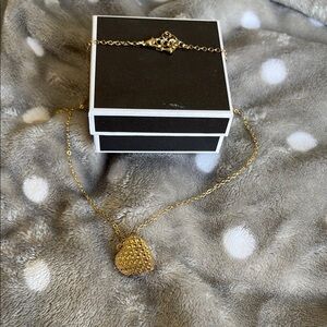 Gold Textured Pendant Necklace